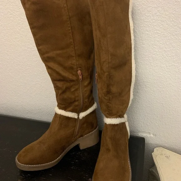 Brown Boots with White Lining - Picture 2 of 3